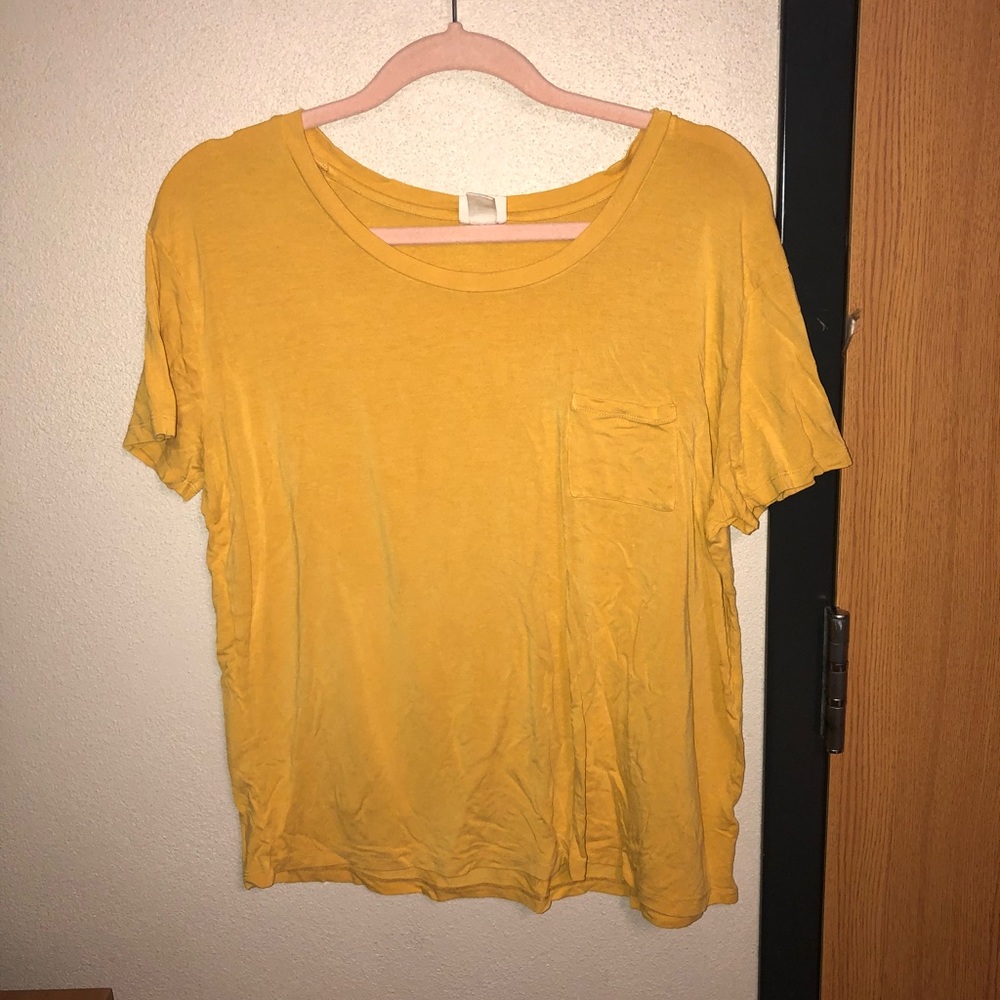 Large yellow Hollister T